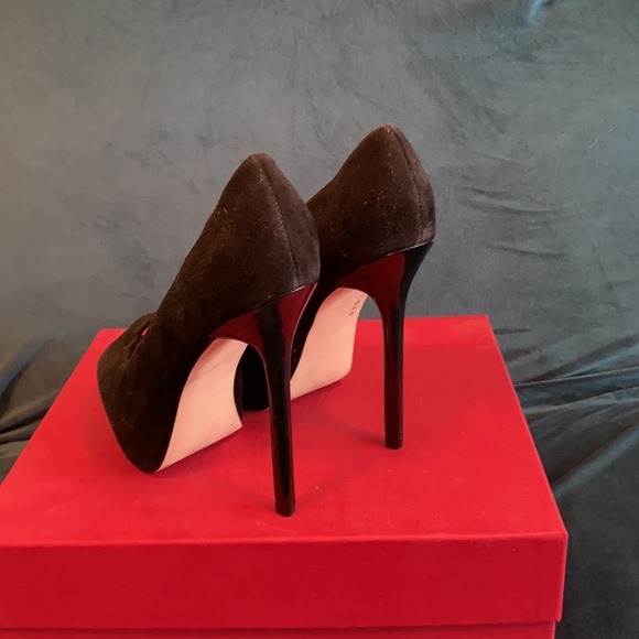 Steve Madden Black Suede Peep Toe Pumps - Picture 2 of 3